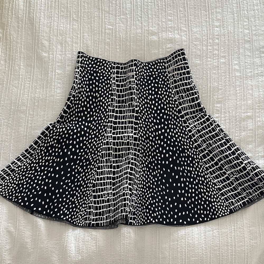 BCBGMaxAzria Black & White Patterned Flared Mini Skirt